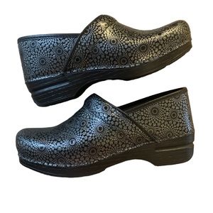 Dansko XP embossed mule clog in black and silver size 40